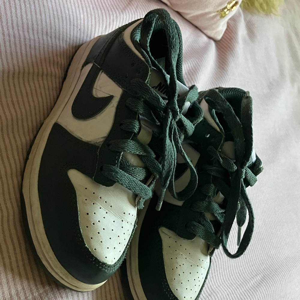 Nike Kids Sneakers in Dark Green and White